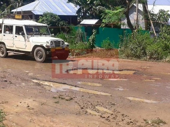 Deplorable condition of NH 44 at Chandrapur: Water-logged NH-44 Deplorable condition of NH 44 at Chandrapur: Water-logged NH-44